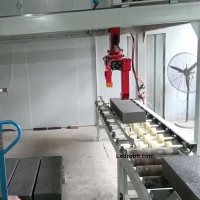 Machine voor het laden en lossen van klemmen met een hoge capaciteit