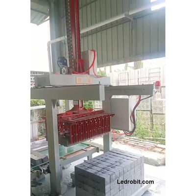 PLC-gecontroleerde palletiserende robotarm