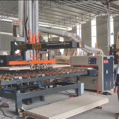 Automatische CNC-laad- en losmachine met noodstopknop